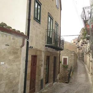 Casa E Putia , Gangi Italia